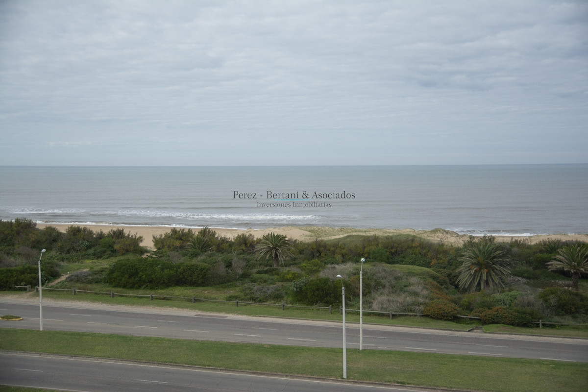 Apartamento ID.365 - Oportunidad!! Precio reducido!!! Espectacular penthouse frente al mar playa brava Punta Del Este.