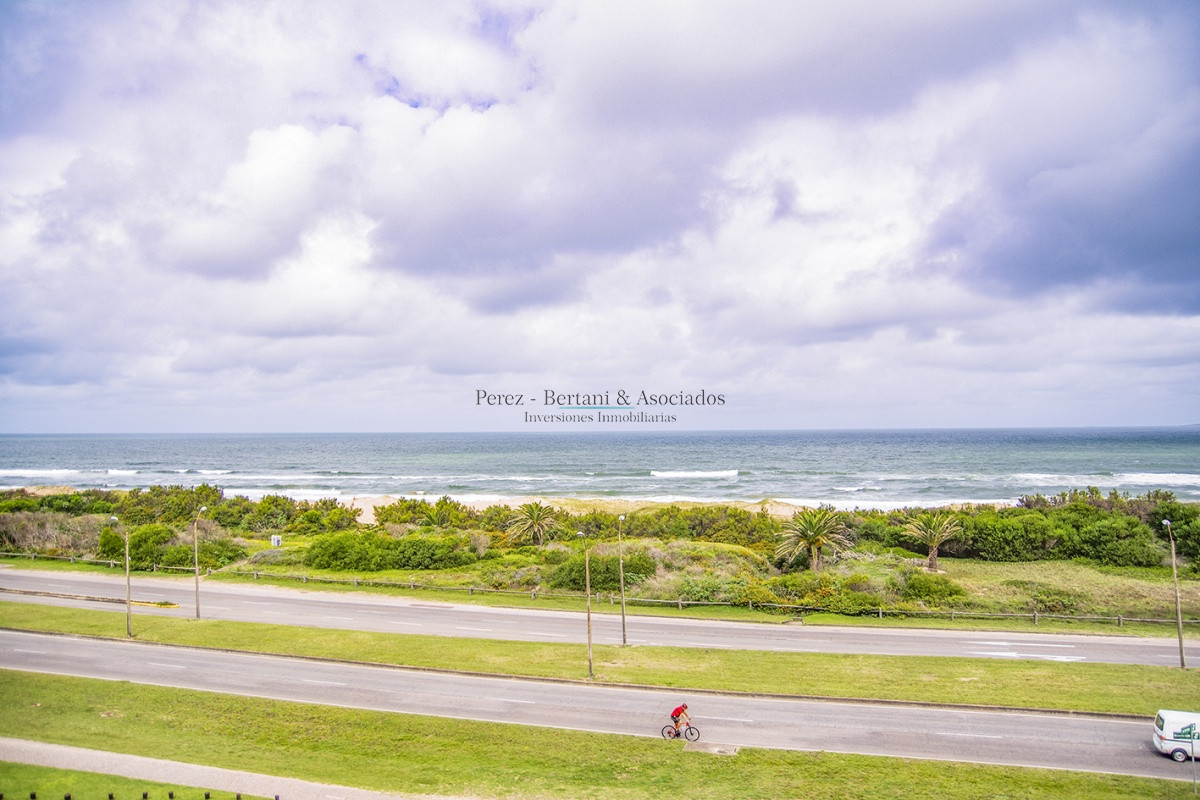 Apartamento ID.365 - Oportunidad!! Precio reducido!!! Espectacular penthouse frente al mar playa brava Punta Del Este.