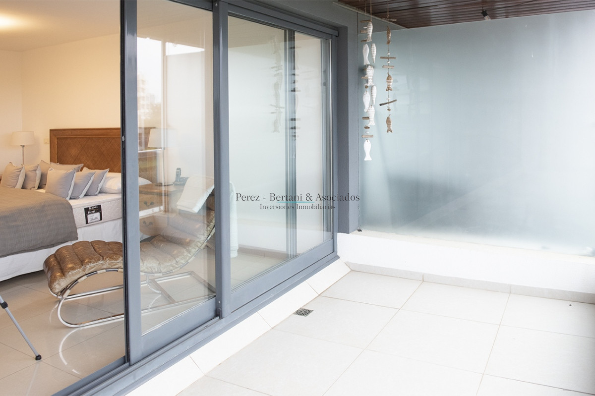 Apartamento ID.944 - Hermoso Departamento en venta frente a Playa Brava, 3 dorm + dep. Marigot Brava