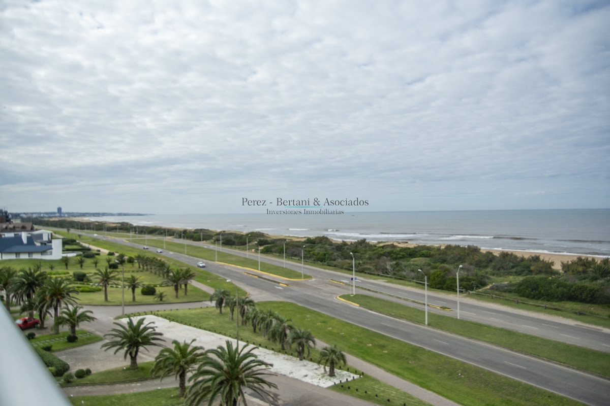 Apartamento ID.365 - Oportunidad!! Precio reducido!!! Espectacular penthouse frente al mar playa brava Punta Del Este.
