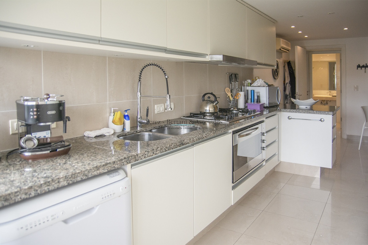 Apartamento ID.365 - Oportunidad!! Precio reducido!!! Espectacular penthouse frente al mar playa brava Punta Del Este.