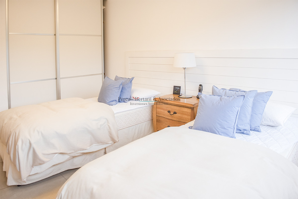 Apartamento ID.944 - Hermoso Departamento en venta frente a Playa Brava, 3 dorm + dep. Marigot Brava