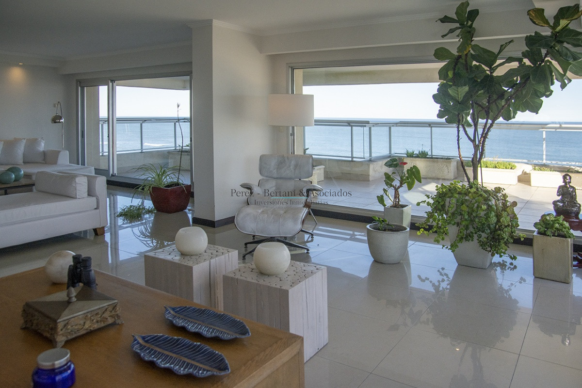 Apartamento ID.1176 - Apartamento de 3 dormitorios en Torre Lobos frente al Mar, Playa Brava