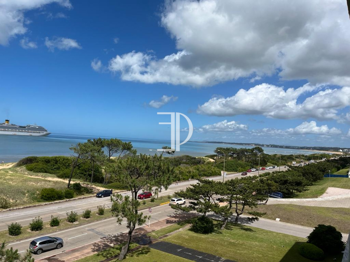 Apartamento ID.491 - Apartamento de 2 dormitorios con vista frente al mar en edificio Samambai, Playa Mansa , Punta del ese 