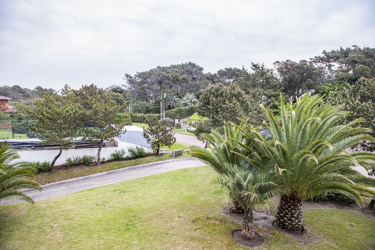 Apartamento ID.944 - Hermoso Departamento en venta frente a Playa Brava, 3 dorm + dep. Marigot Brava