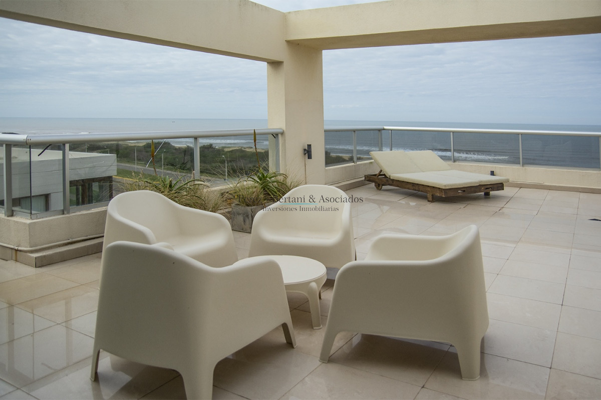 Apartamento ID.365 - Oportunidad!! Precio reducido!!! Espectacular penthouse frente al mar playa brava Punta Del Este.