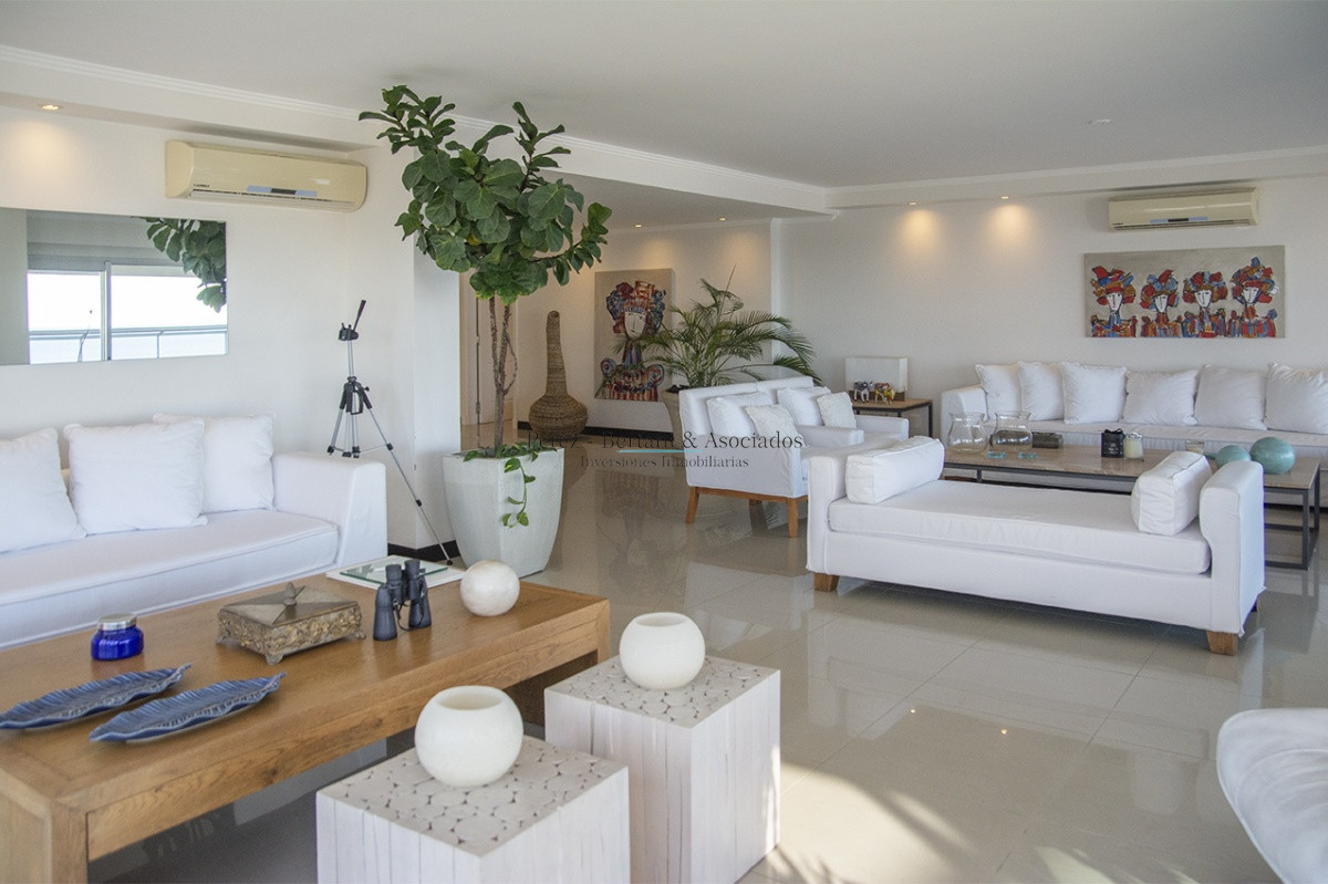 Apartamento ID.1176 - Apartamento de 3 dormitorios en Torre Lobos frente al Mar, Playa Brava