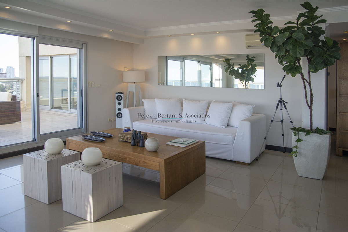 Apartamento ID.1176 - Apartamento de 3 dormitorios en Torre Lobos frente al Mar, Playa Brava