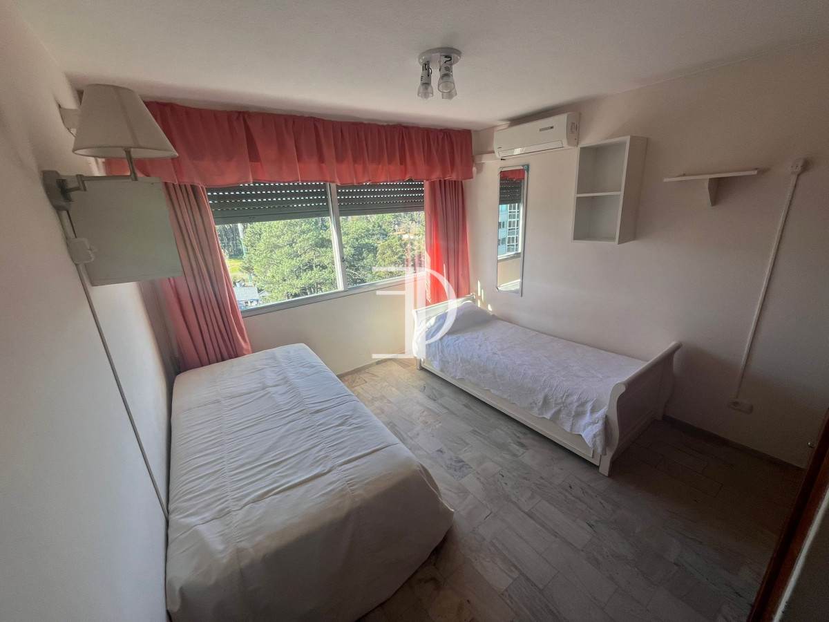 Apartamento ID.667 - Apartamento en Venta de 3 dormitorios en Av. Roosevelt , Punta del este 