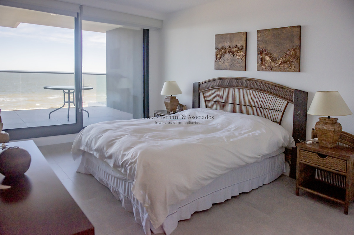 Apartamento ID.990 - Gran oportunidad, departamento frente al mar con vista a la bahia en venta. Torre Venetian.