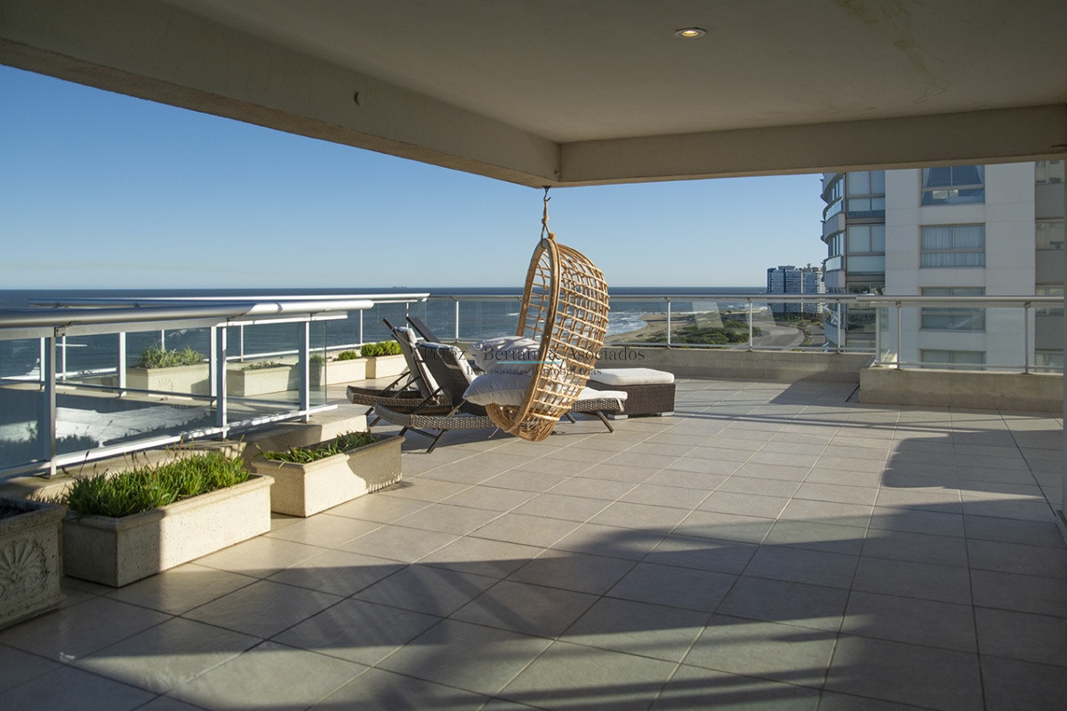 Apartamento ID.1176 - Apartamento de 3 dormitorios en Torre Lobos frente al Mar, Playa Brava