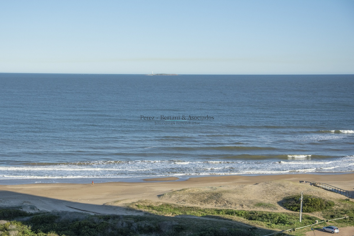 Apartamento ID.1176 - Apartamento de 3 dormitorios en Torre Lobos frente al Mar, Playa Brava