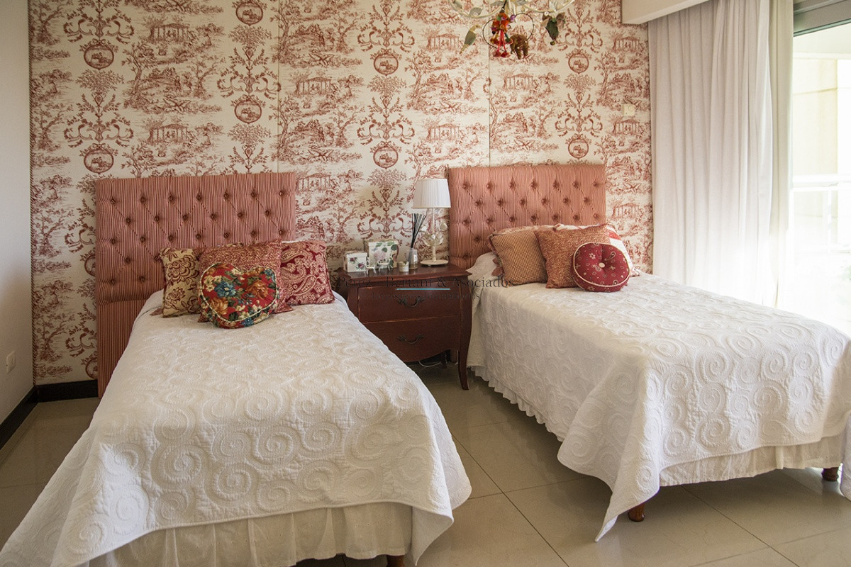 Apartamento ID.1176 - Apartamento de 3 dormitorios en Torre Lobos frente al Mar, Playa Brava