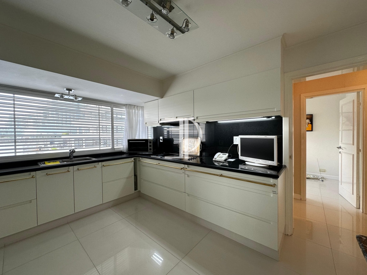 Apartamento ID.1012 - Departamento en venta, 3 dormitorios.     Playa Mansa