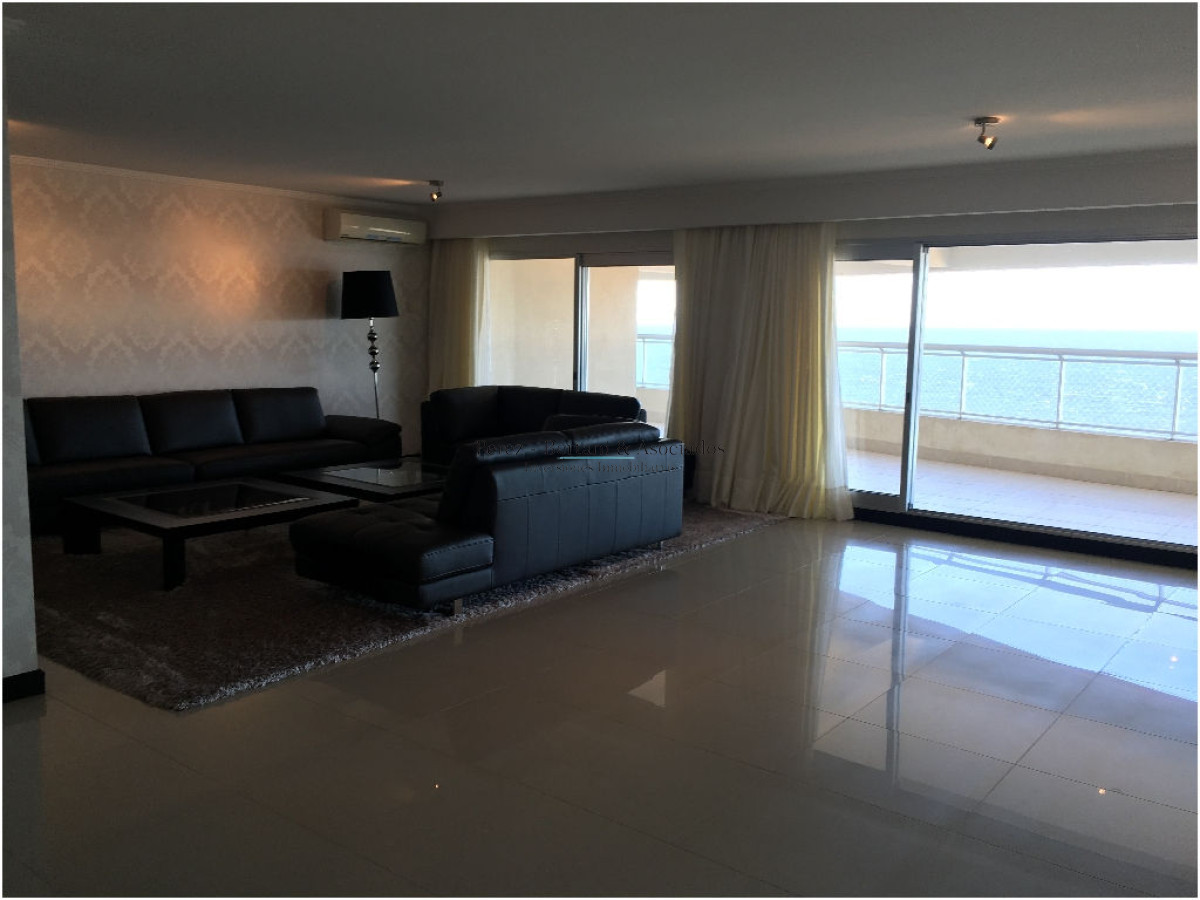 Apartamento ID.1174 - Espectacular Departamento en venta frente a Playa Brava, Torre Lobos