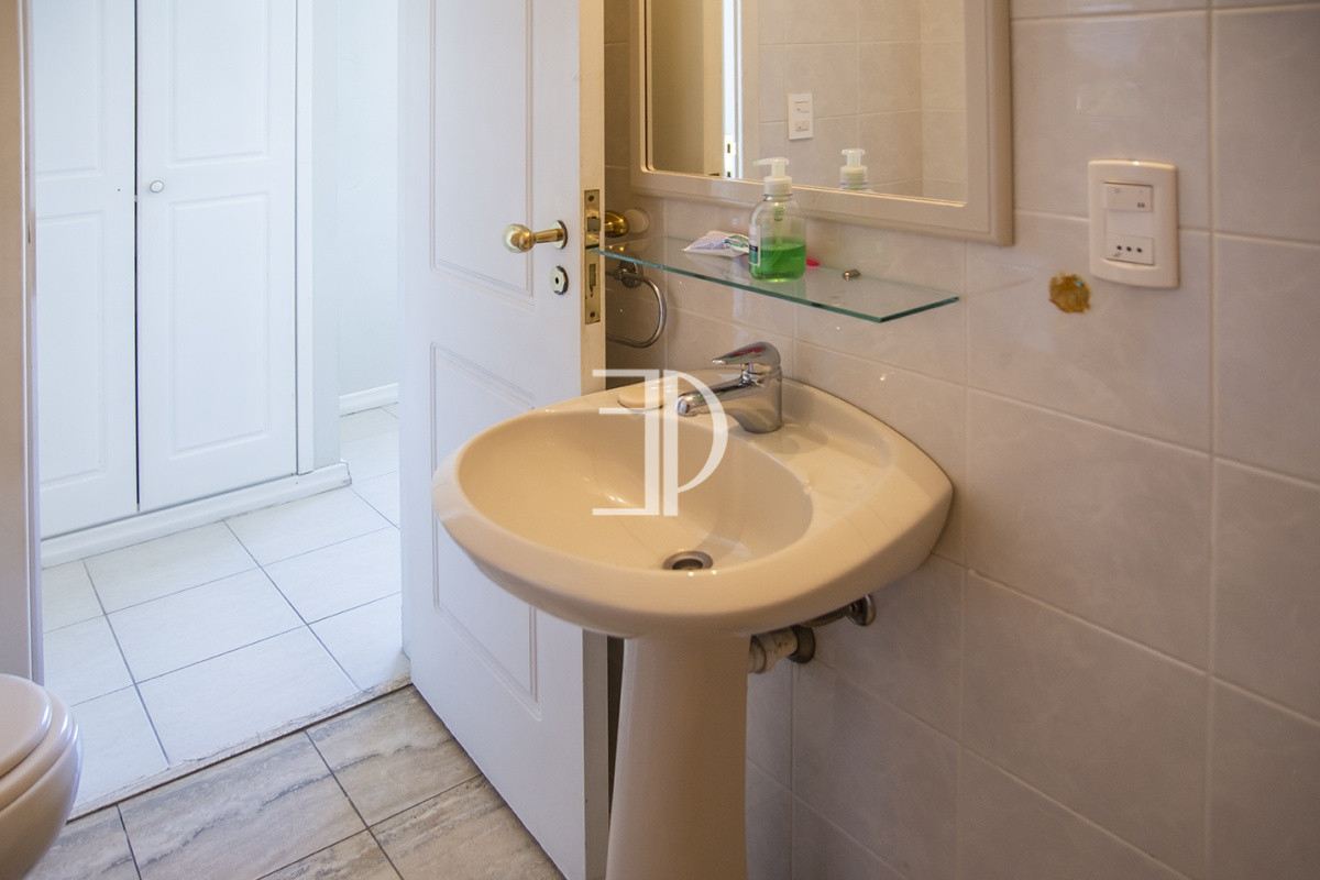 Apartamento ID.666 - En venta apartamento de 3 dormitorios con muy buena vista a la bahía, Punta del Este.