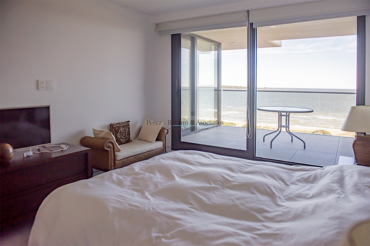 Apartamento ID.990 - Gran oportunidad, departamento frente al mar con vista a la bahia en venta. Torre Venetian.