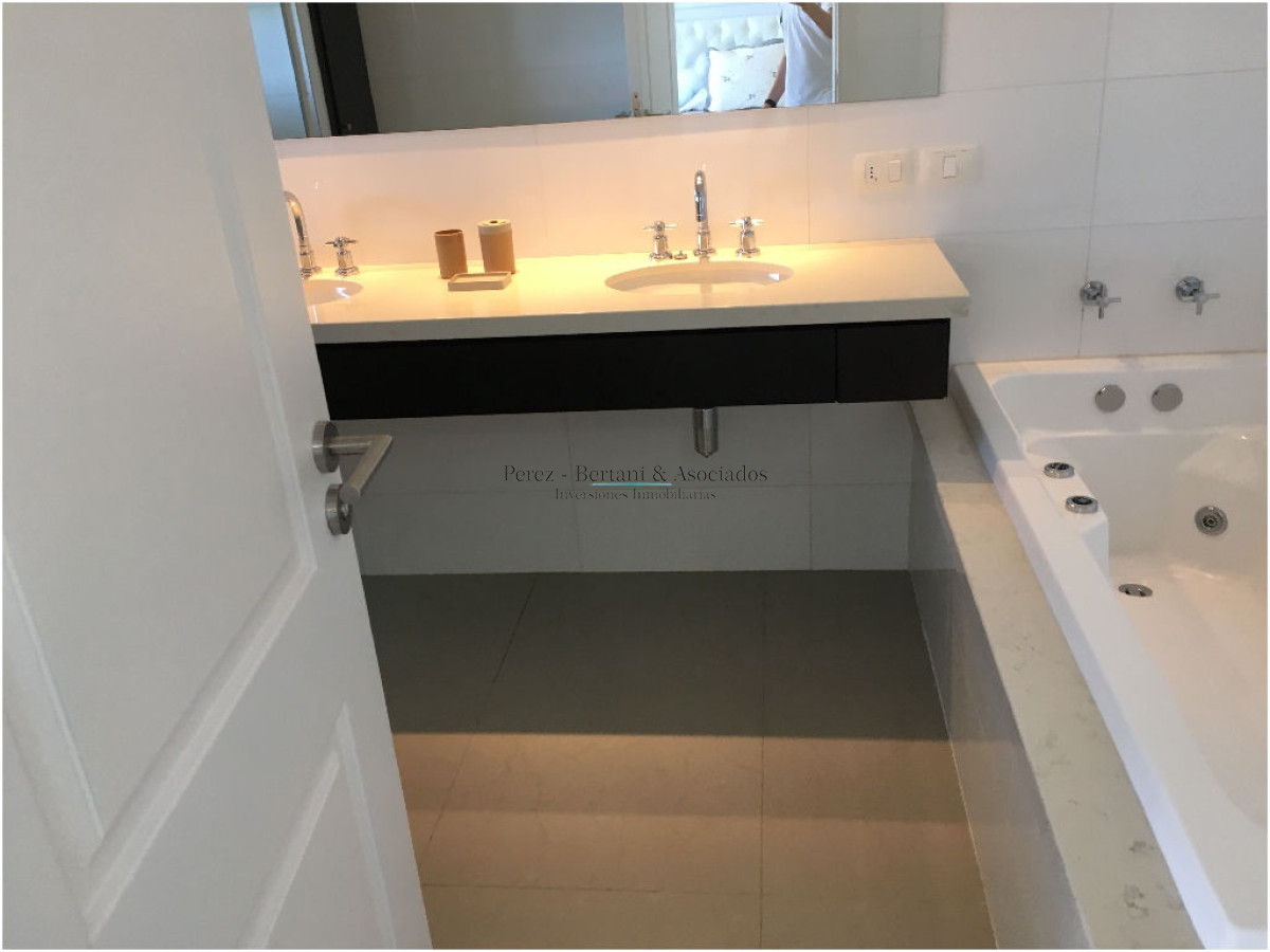 Apartamento ID.1174 - Espectacular Departamento en venta frente a Playa Brava, Torre Lobos