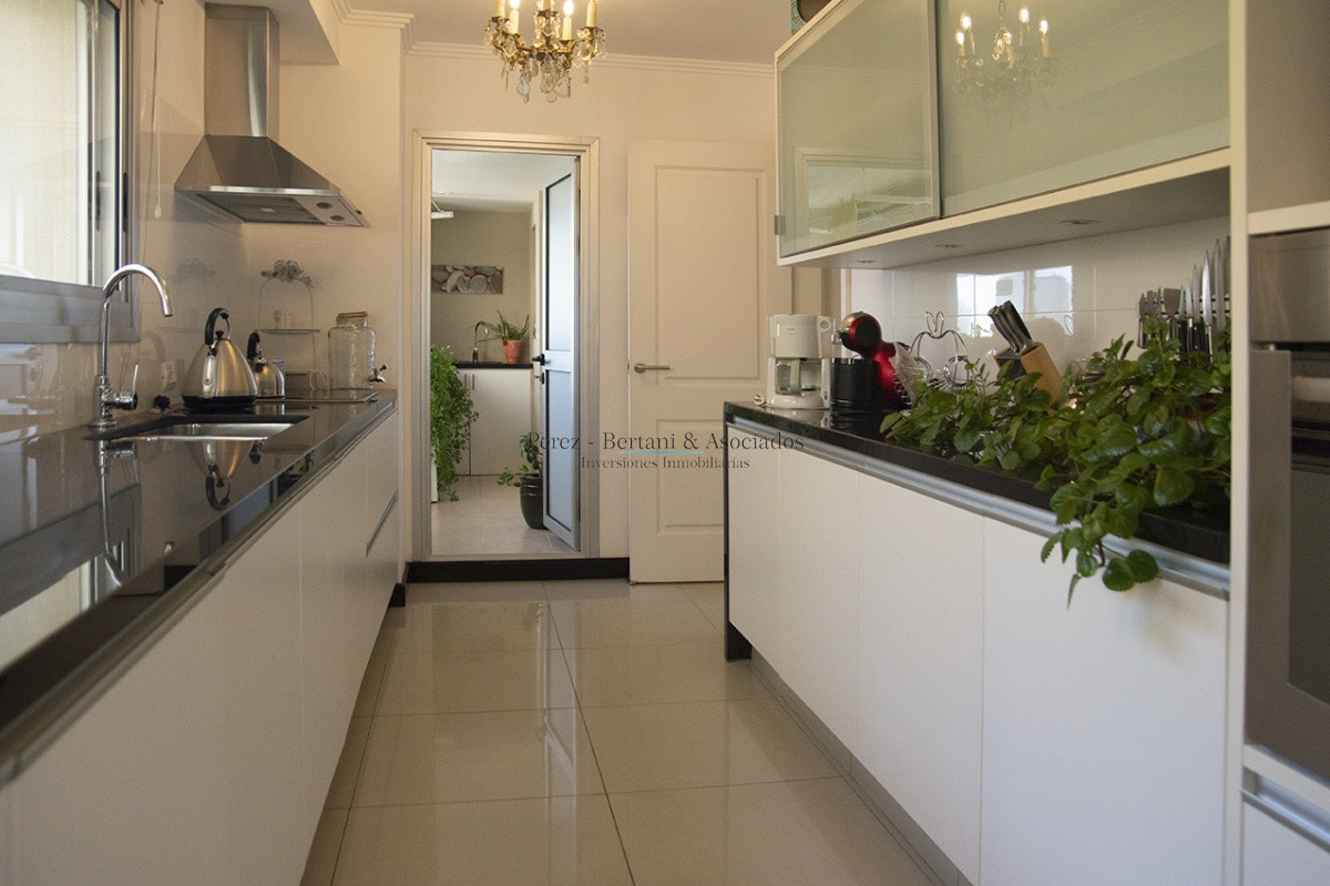 Apartamento ID.1176 - Apartamento de 3 dormitorios en Torre Lobos frente al Mar, Playa Brava