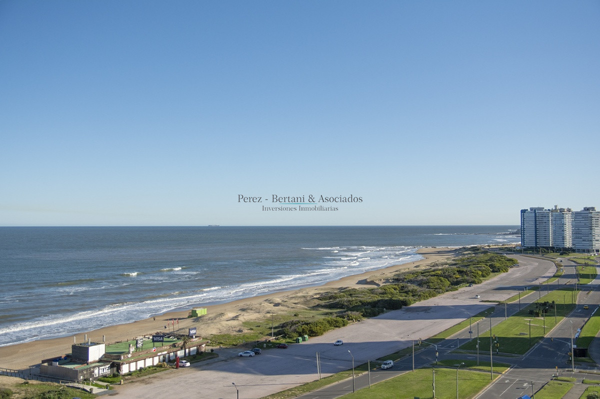 Apartamento ID.1176 - Apartamento de 3 dormitorios en Torre Lobos frente al Mar, Playa Brava
