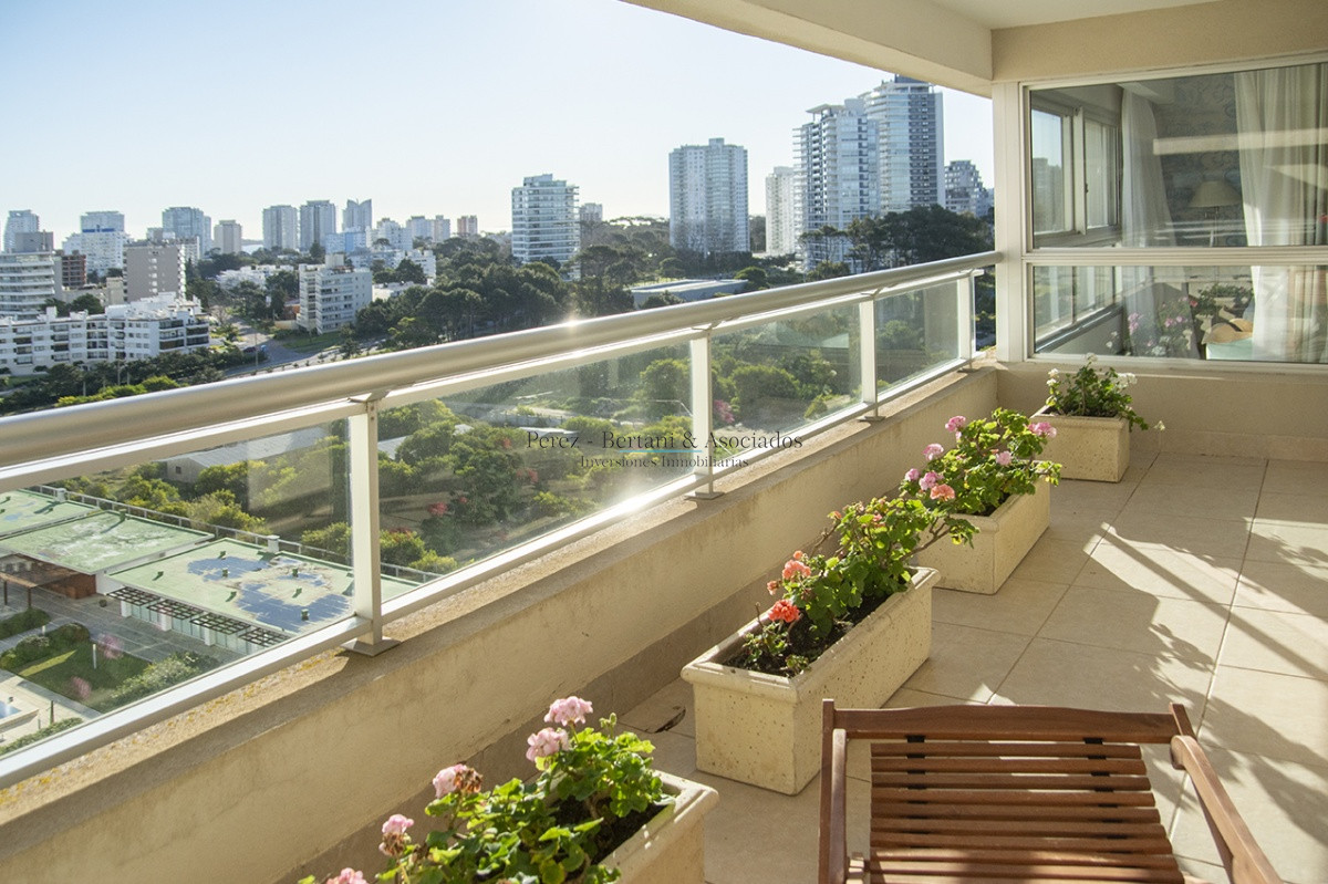 Apartamento ID.1176 - Apartamento de 3 dormitorios en Torre Lobos frente al Mar, Playa Brava