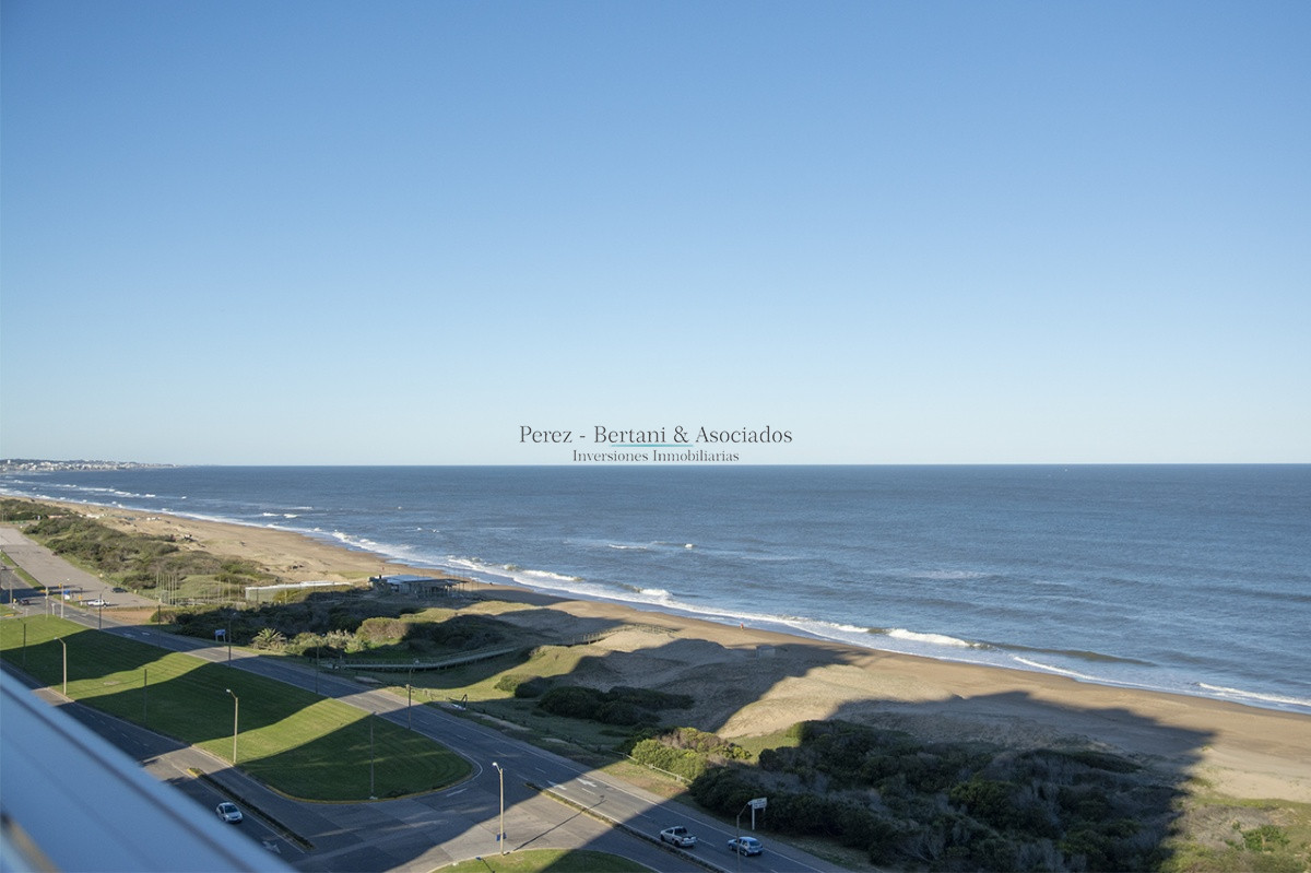 Apartamento ID.1176 - Apartamento de 3 dormitorios en Torre Lobos frente al Mar, Playa Brava
