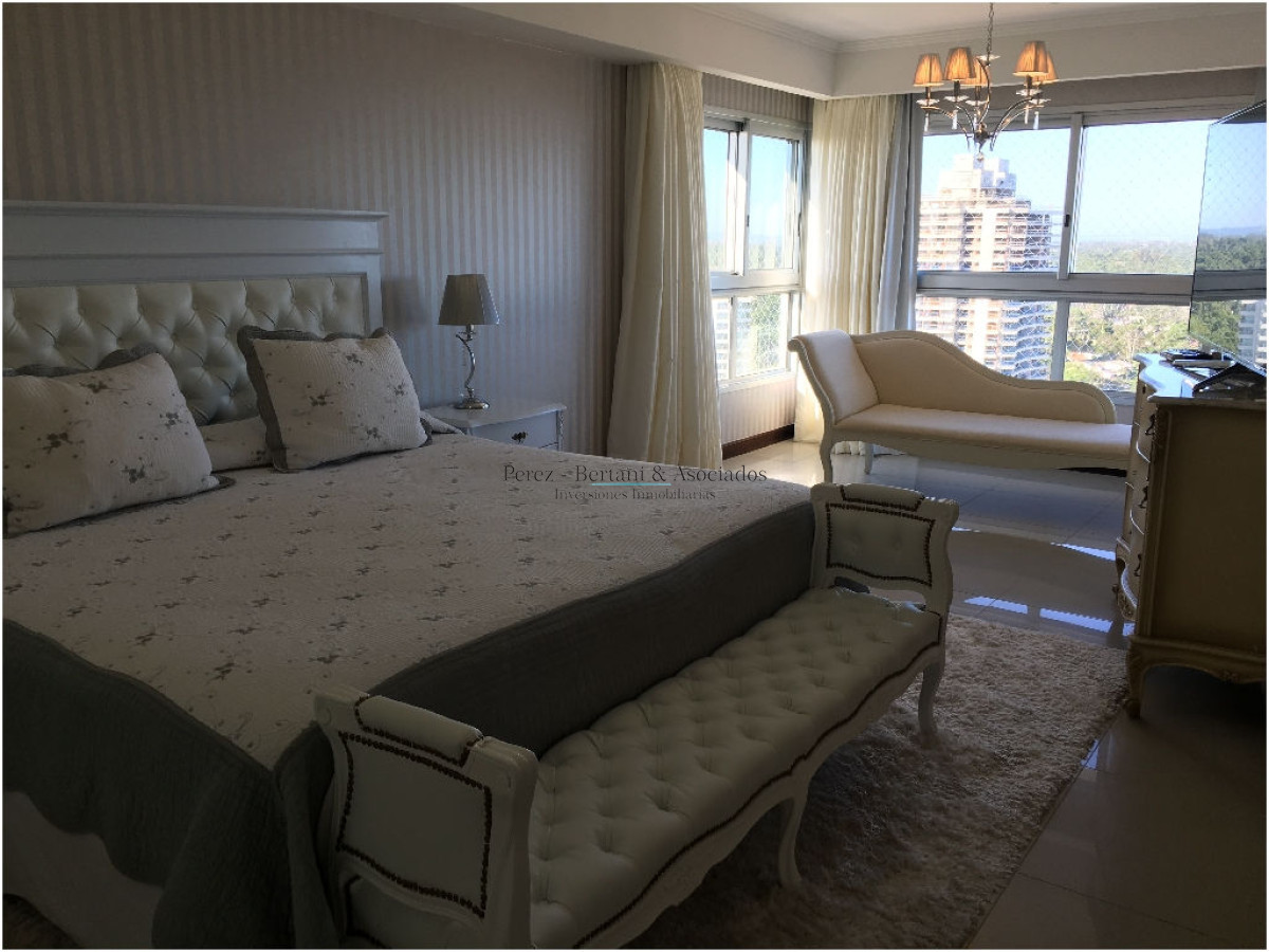 Apartamento ID.1174 - Espectacular Departamento en venta frente a Playa Brava, Torre Lobos