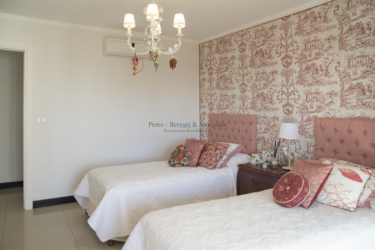 Apartamento ID.1176 - Apartamento de 3 dormitorios en Torre Lobos frente al Mar, Playa Brava
