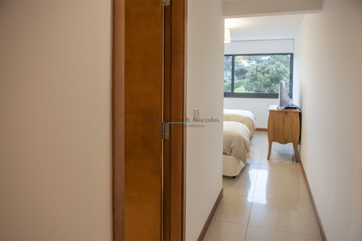 Apartamento ID.944 - Hermoso Departamento en venta frente a Playa Brava, 3 dorm + dep. Marigot Brava