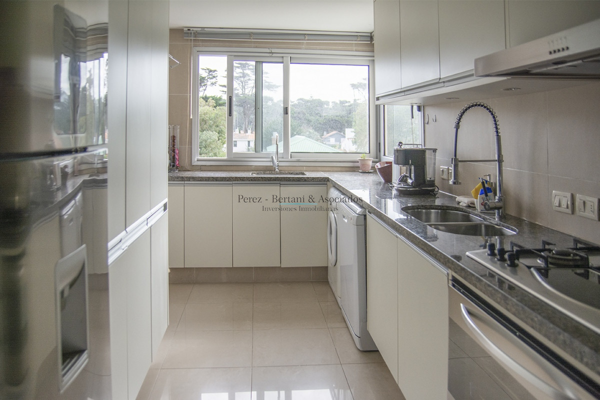 Apartamento ID.365 - Oportunidad!! Precio reducido!!! Espectacular penthouse frente al mar playa brava Punta Del Este.