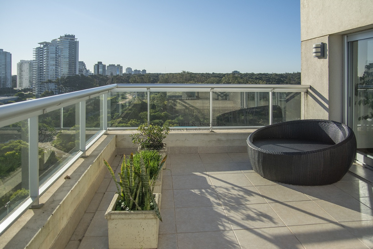 Apartamento ID.1176 - Apartamento de 3 dormitorios en Torre Lobos frente al Mar, Playa Brava