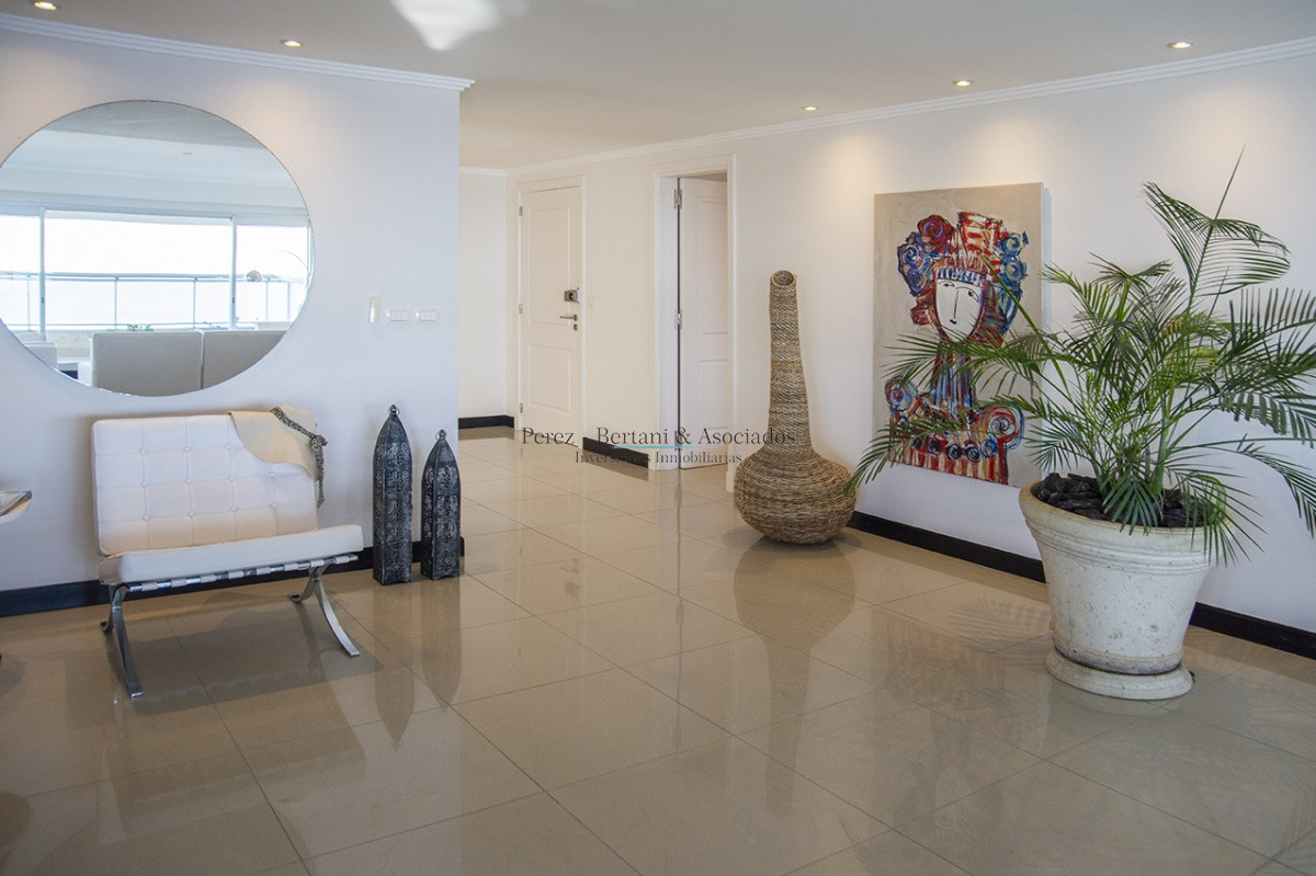 Apartamento ID.1176 - Apartamento de 3 dormitorios en Torre Lobos frente al Mar, Playa Brava