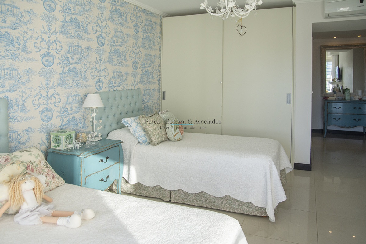 Apartamento ID.1176 - Apartamento de 3 dormitorios en Torre Lobos frente al Mar, Playa Brava