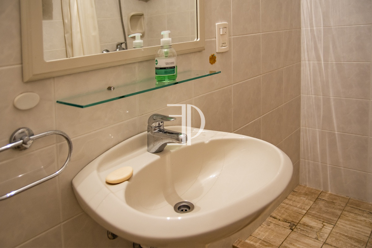 Apartamento ID.666 - En venta apartamento de 3 dormitorios con muy buena vista a la bahía, Punta del Este.