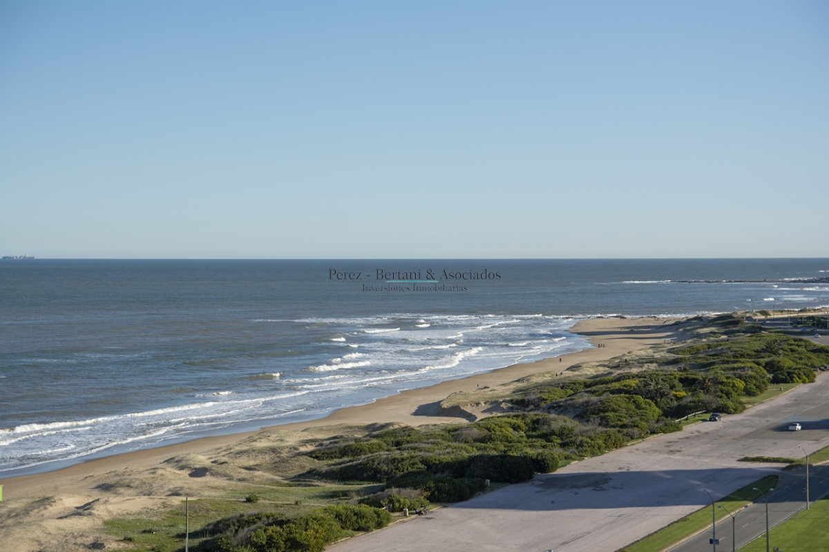 Apartamento ID.1176 - Apartamento de 3 dormitorios en Torre Lobos frente al Mar, Playa Brava