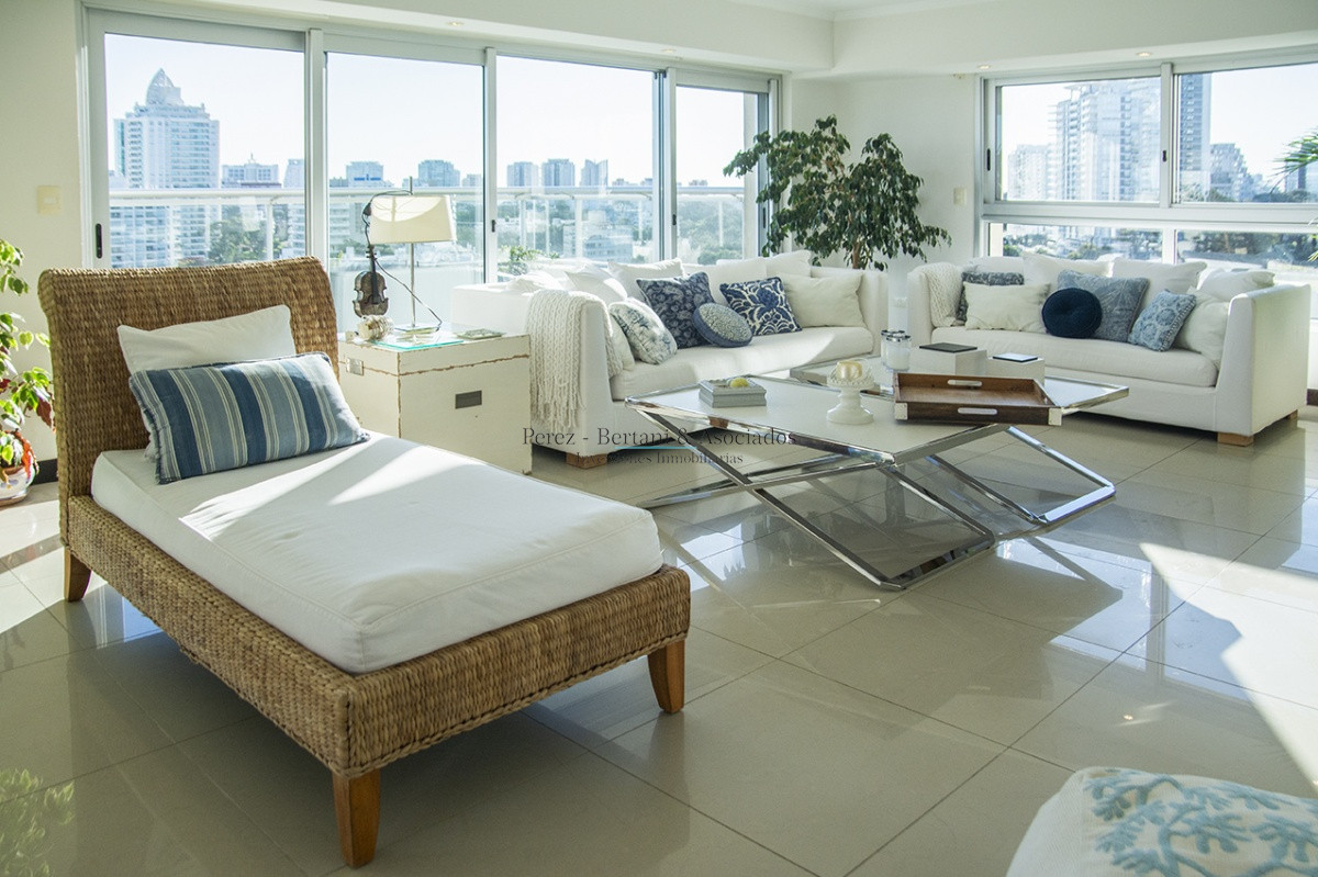 Apartamento ID.1176 - Apartamento de 3 dormitorios en Torre Lobos frente al Mar, Playa Brava