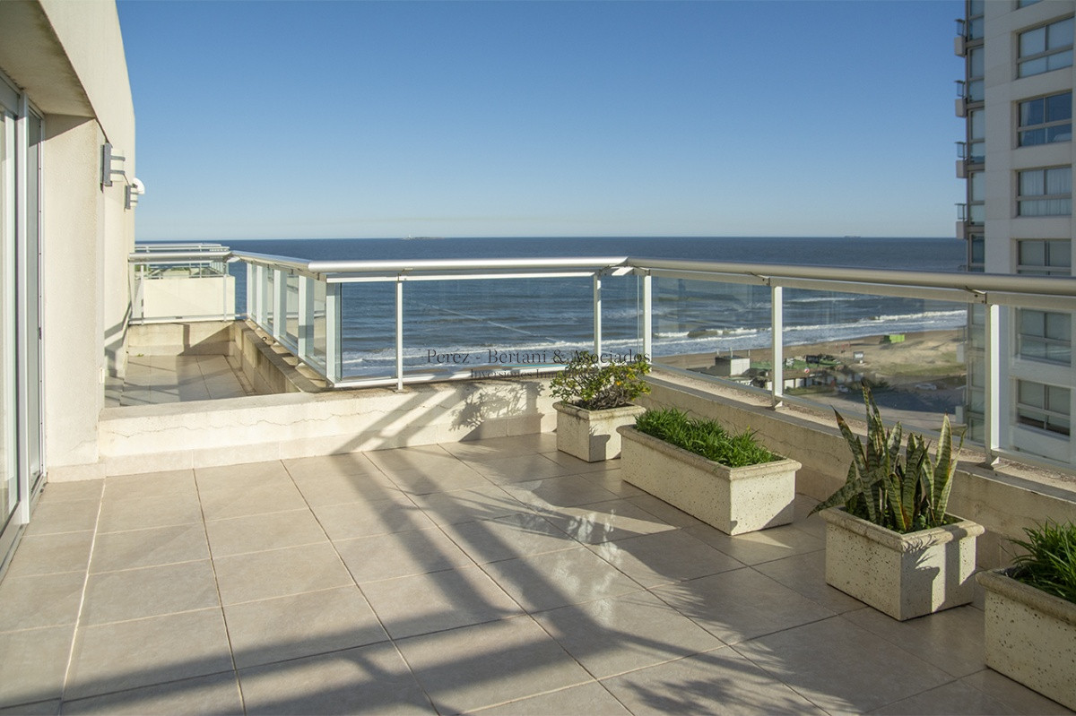 Apartamento ID.1176 - Apartamento de 3 dormitorios en Torre Lobos frente al Mar, Playa Brava