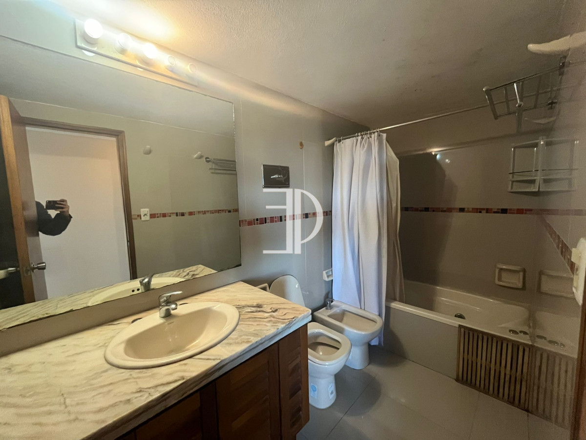 Apartamento ID.667 - Apartamento en Venta de 3 dormitorios en Av. Roosevelt , Punta del este 