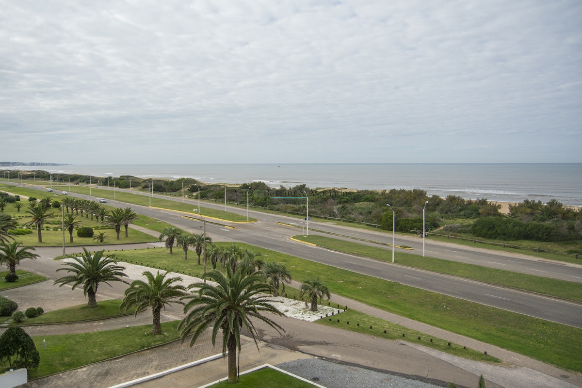 Apartamento ID.365 - Oportunidad!! Precio reducido!!! Espectacular penthouse frente al mar playa brava Punta Del Este.
