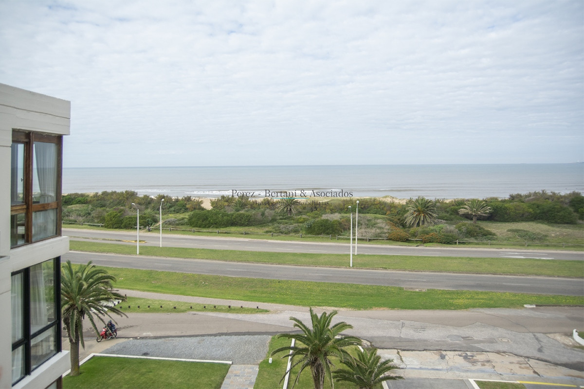 Apartamento ID.365 - Oportunidad!! Precio reducido!!! Espectacular penthouse frente al mar playa brava Punta Del Este.