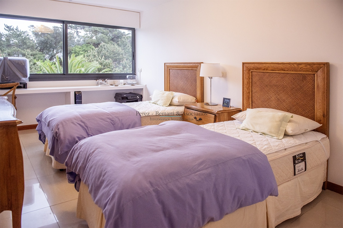 Apartamento ID.944 - Hermoso Departamento en venta frente a Playa Brava, 3 dorm + dep. Marigot Brava