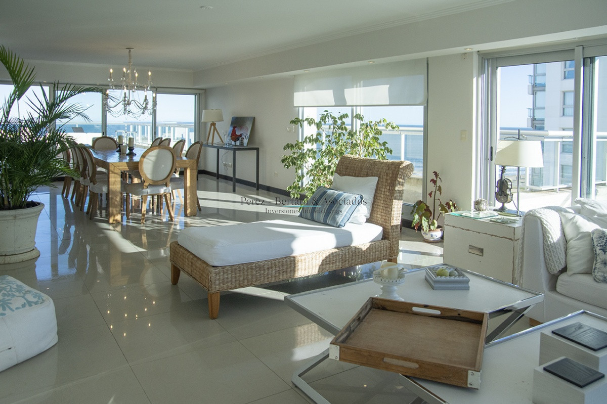 Apartamento ID.1176 - Apartamento de 3 dormitorios en Torre Lobos frente al Mar, Playa Brava