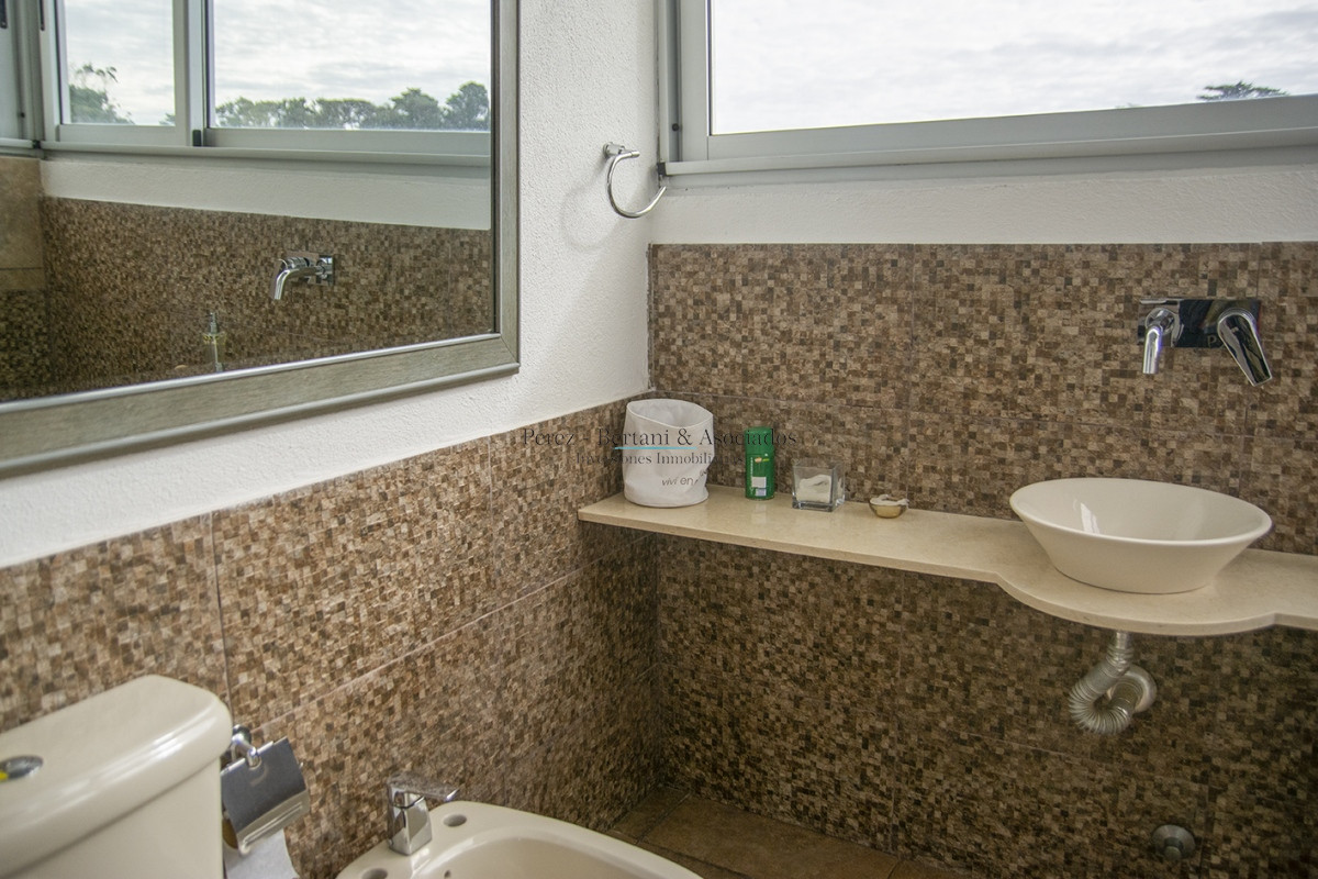 Apartamento ID.365 - Oportunidad!! Precio reducido!!! Espectacular penthouse frente al mar playa brava Punta Del Este.