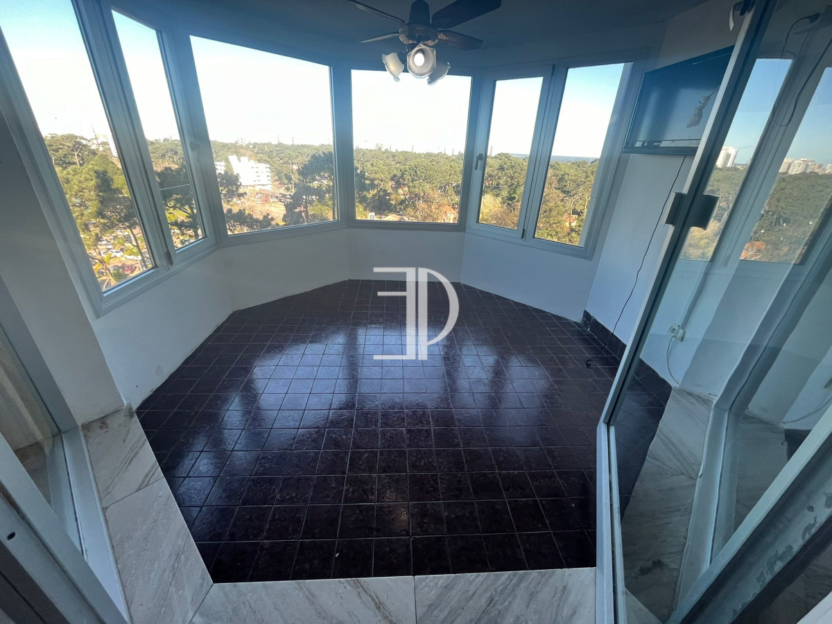 Apartamento ID.667 - Apartamento en Venta de 3 dormitorios en Av. Roosevelt , Punta del este 