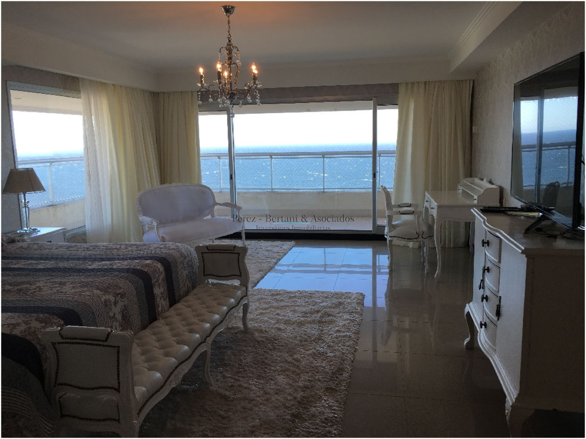 Apartamento ID.1174 - Espectacular Departamento en venta frente a Playa Brava, Torre Lobos