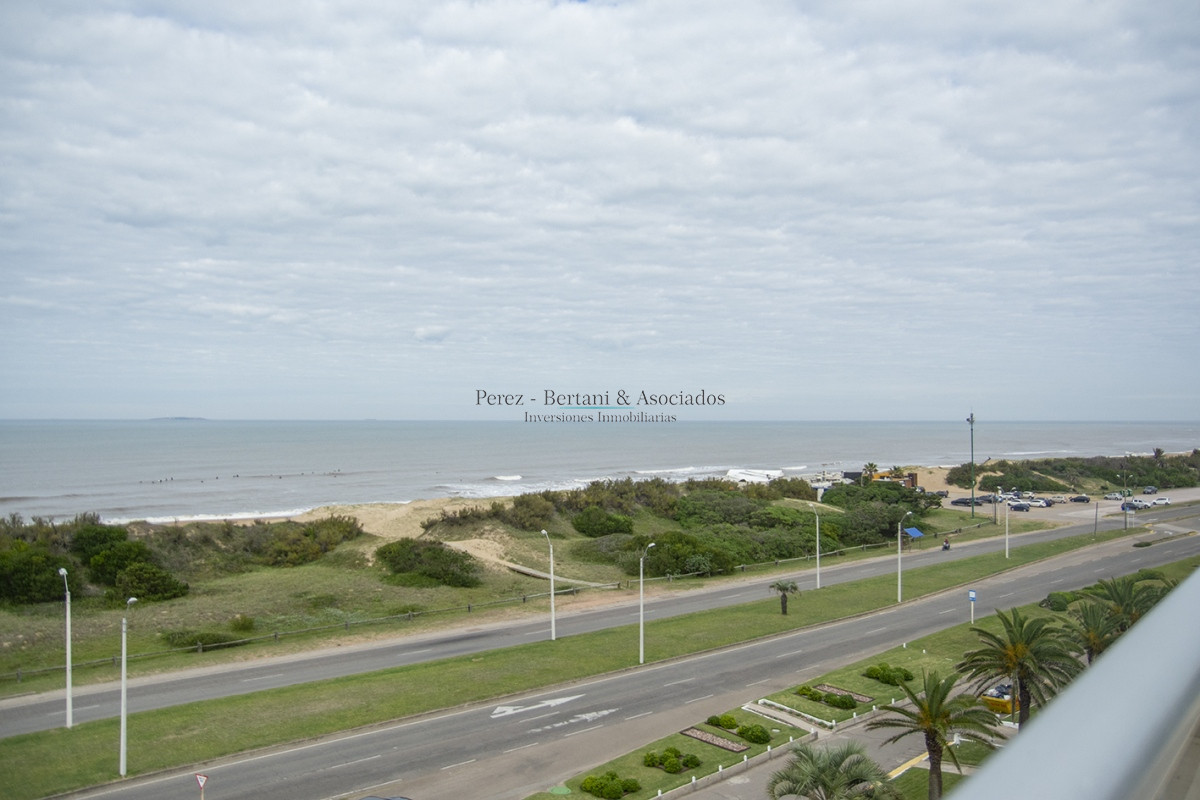 Apartamento ID.365 - Oportunidad!! Precio reducido!!! Espectacular penthouse frente al mar playa brava Punta Del Este.