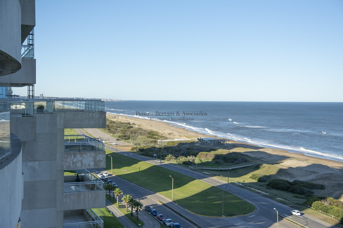 Apartamento ID.1176 - Apartamento de 3 dormitorios en Torre Lobos frente al Mar, Playa Brava