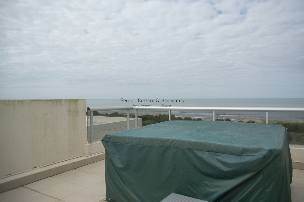 Apartamento ID.365 - Oportunidad!! Precio reducido!!! Espectacular penthouse frente al mar playa brava Punta Del Este.