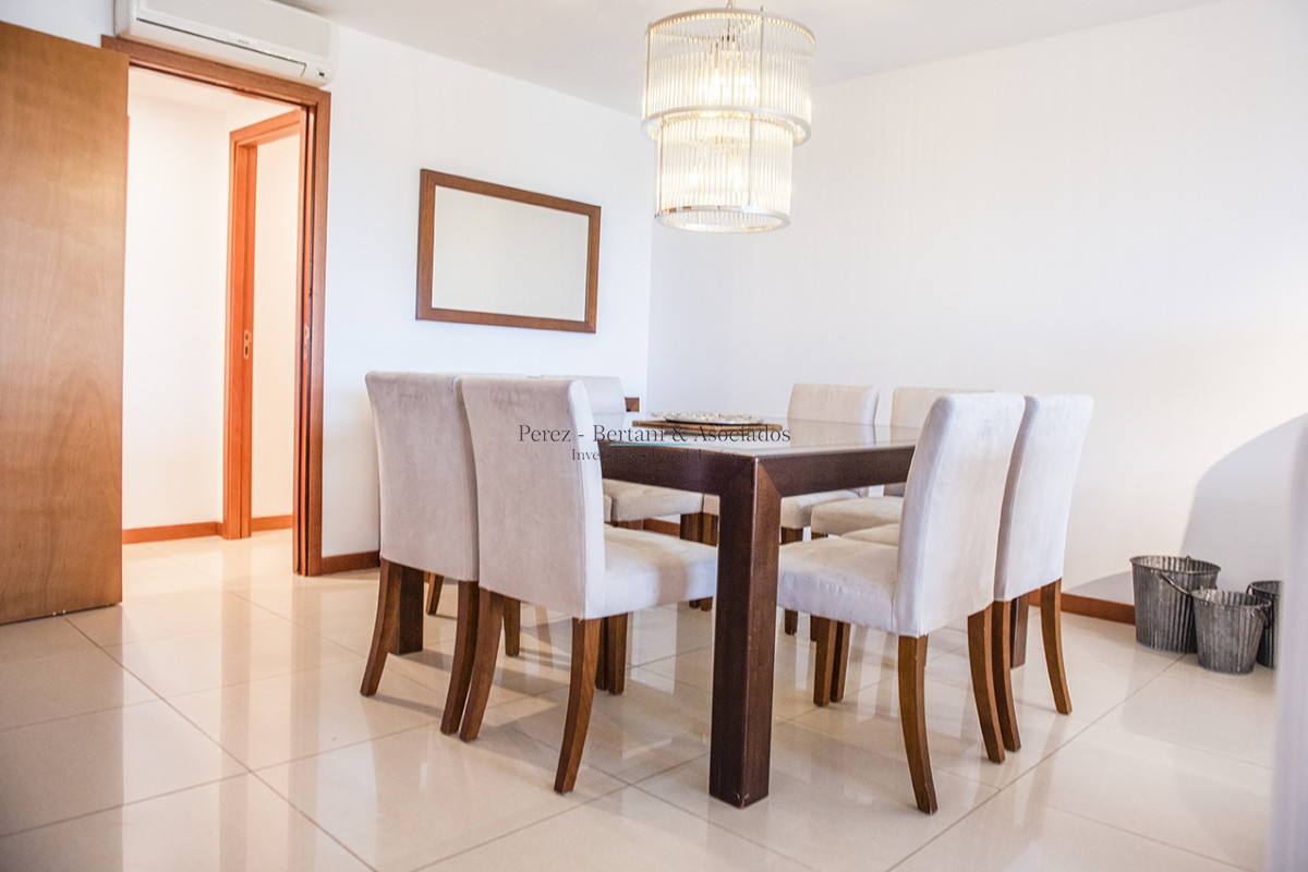 Apartamento ID.944 - Hermoso Departamento en venta frente a Playa Brava, 3 dorm + dep. Marigot Brava