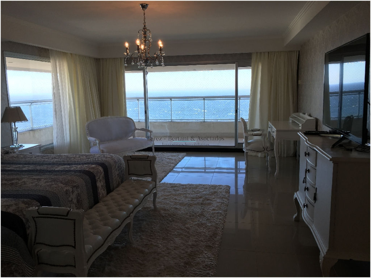 Apartamento ID.1174 - Espectacular Departamento en venta frente a Playa Brava, Torre Lobos